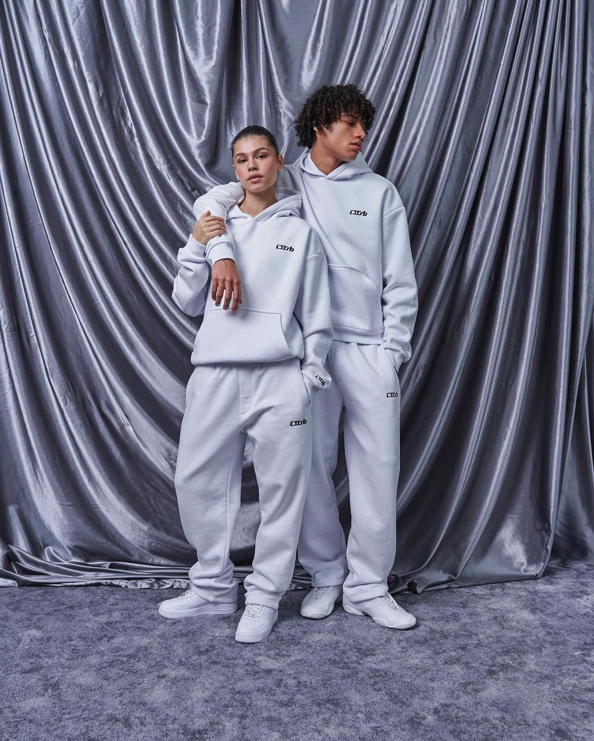 Cozy Viral Hoodie + GRATIS Jogginghose!